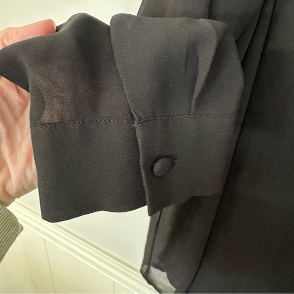 Torrid Women’s Black Long Sleeve V-Neck Hi/Lo Chiffon Blouse Sz 2, 2X 18-20 GUC - Picture 4 of 7